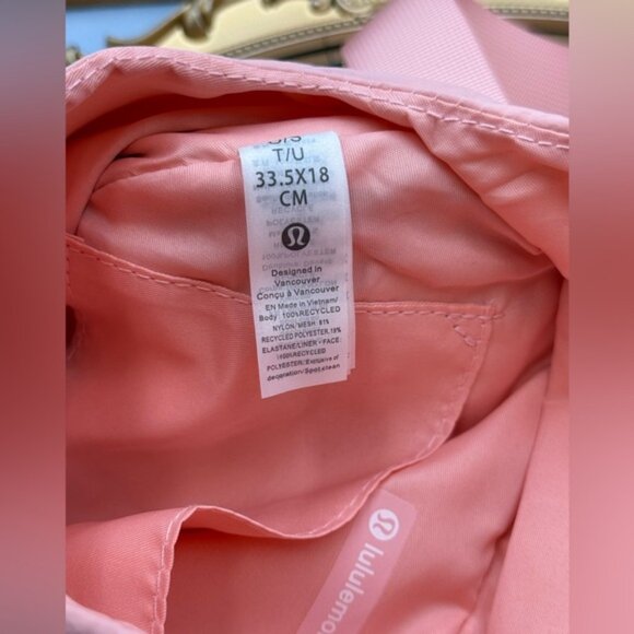 🆕 lululemon athletica 🧿 NWT Curved Crossbody Bag 3L, Light Pink - Picture 14 of 15